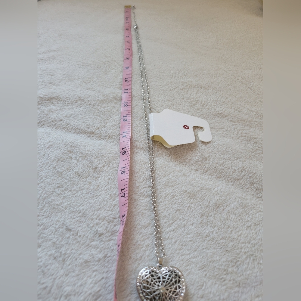 NWT Long Elegant Silver Tone Filigree Heart Pendant Tassel Necklace - Picture 8 of 10